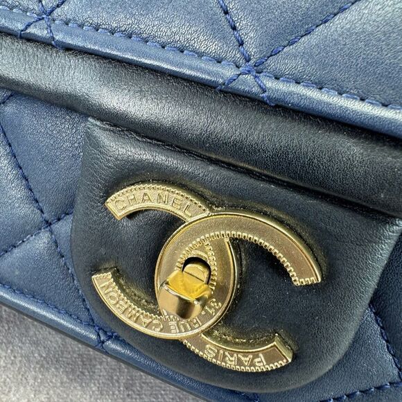 CHANEL Lambskin Quilted Medium Graphic Flap Navy Black - Picture 5 of 16